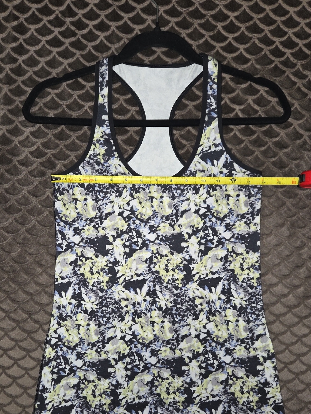 G500. Lululemon Cool Racerback in Crosscourt Petal Black Clarity Yellow / Black - Picture 4 of 5